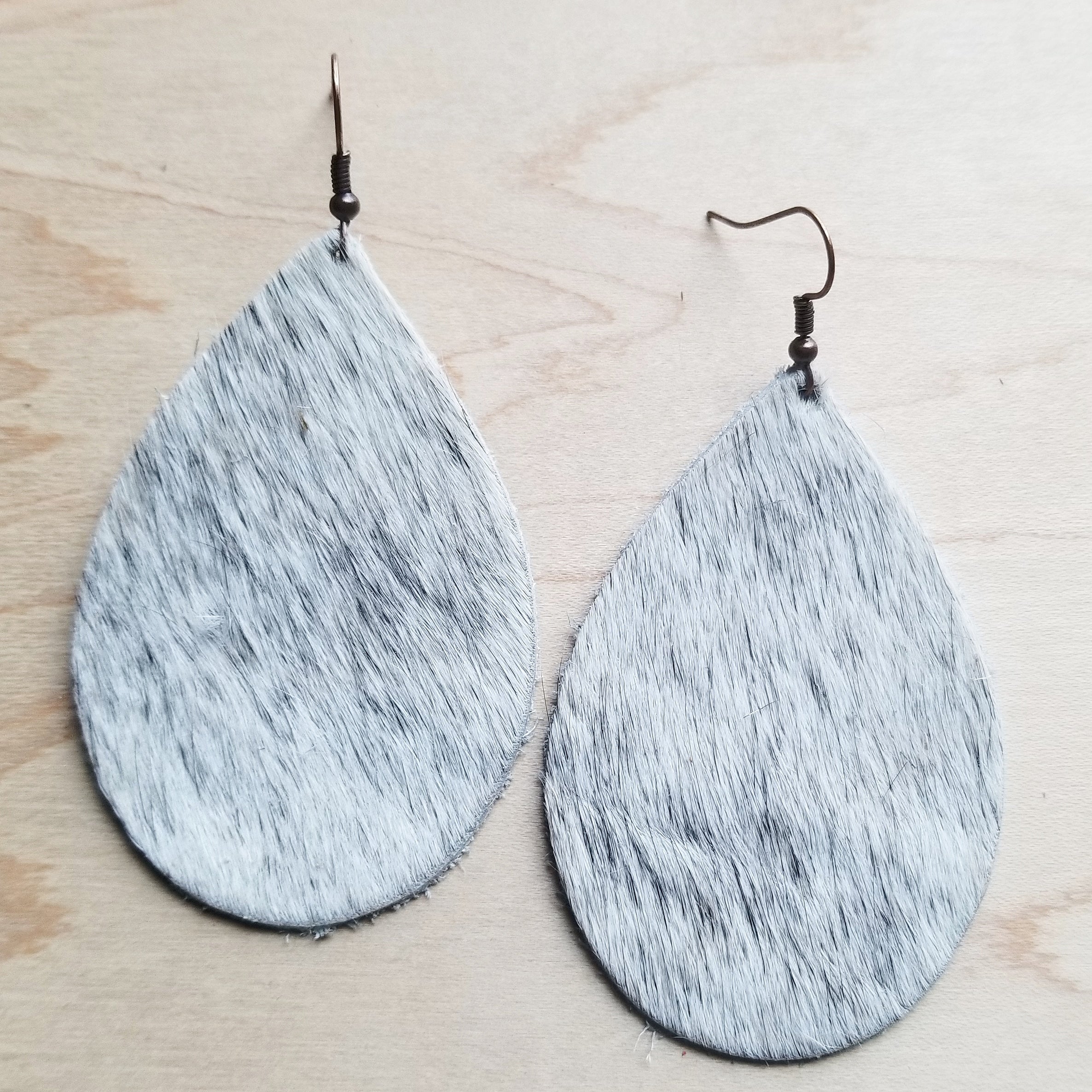 Leather Teardrop Earrings in White and Gray Hair-on-Hide 221y - The Jewelry Junkie
