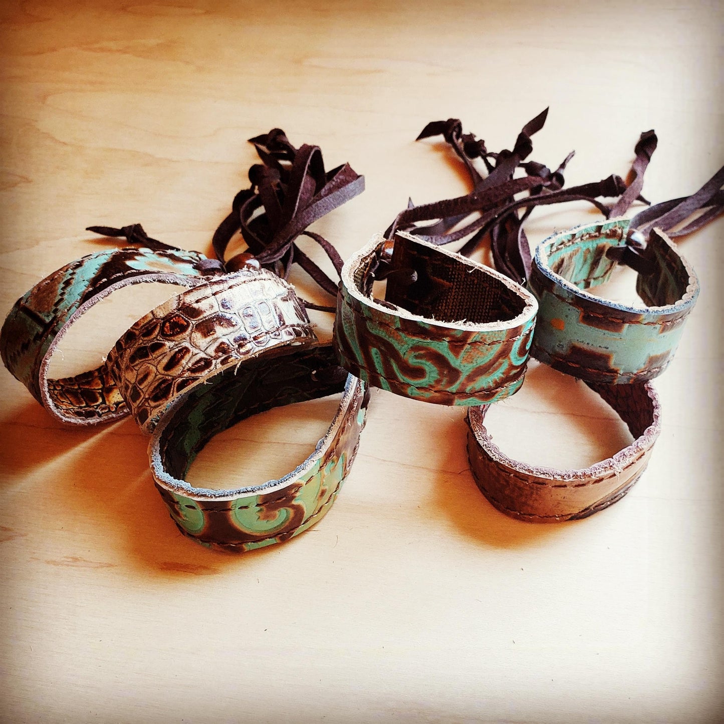 **Narrow Genuine Leather Cuff in Turquoise Navajo 001oa