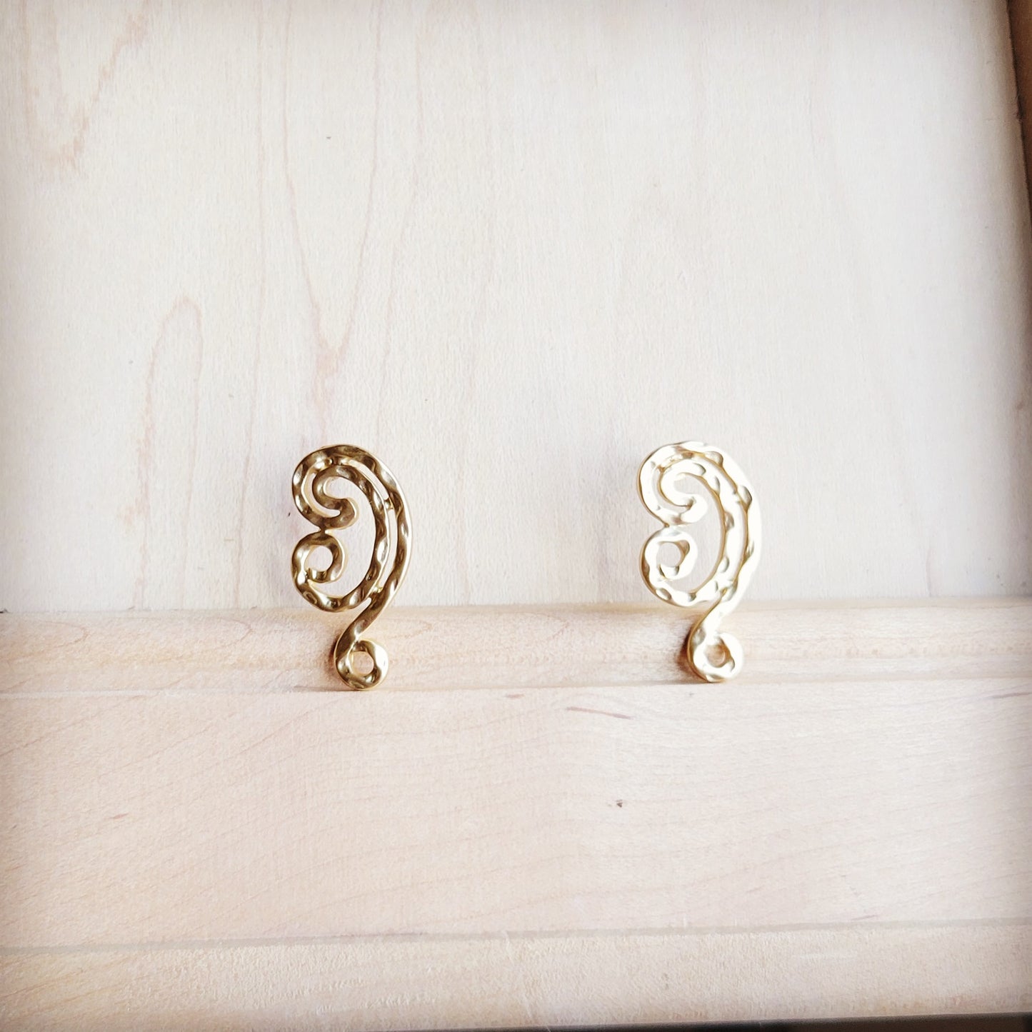 **Matte Gold Stud Scroll Earrings 222jd