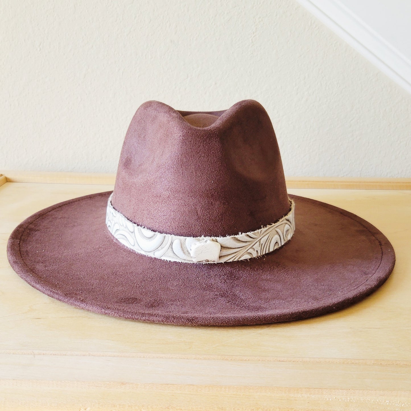 Sandy White Floral Embossed Leather Hat Band w/ Turquoise Slab 951b