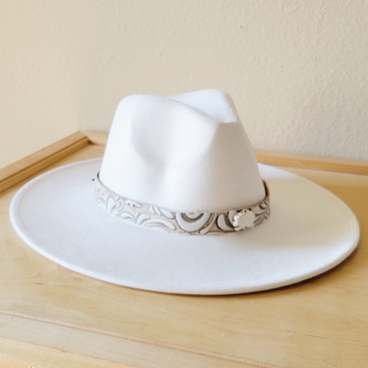 Sandy White Floral Embossed Leather Hat Band w/ Turquoise Slab 951b