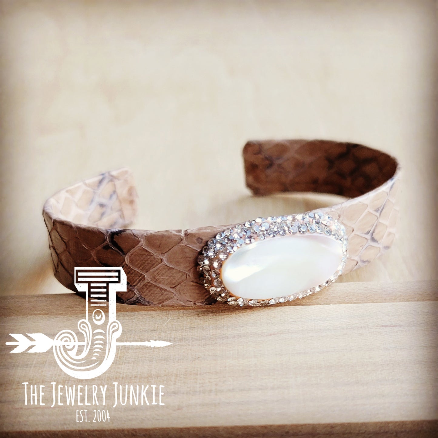 *Snakeskin Cuff Bangle Bracelet w/ Shell Pearl Center 807g
