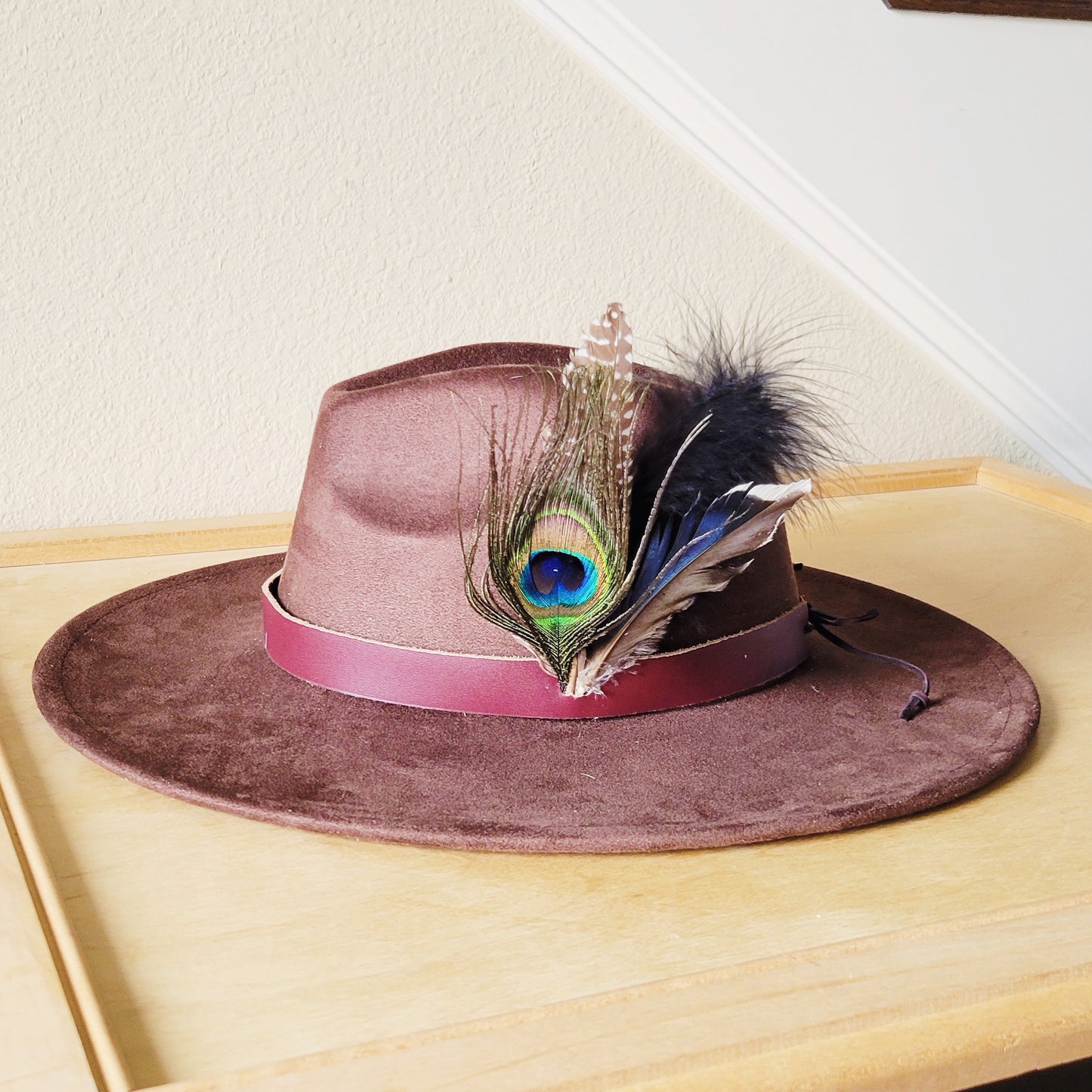 Maroon Leather Hat Band w/ Peacock Feather Accents 952j