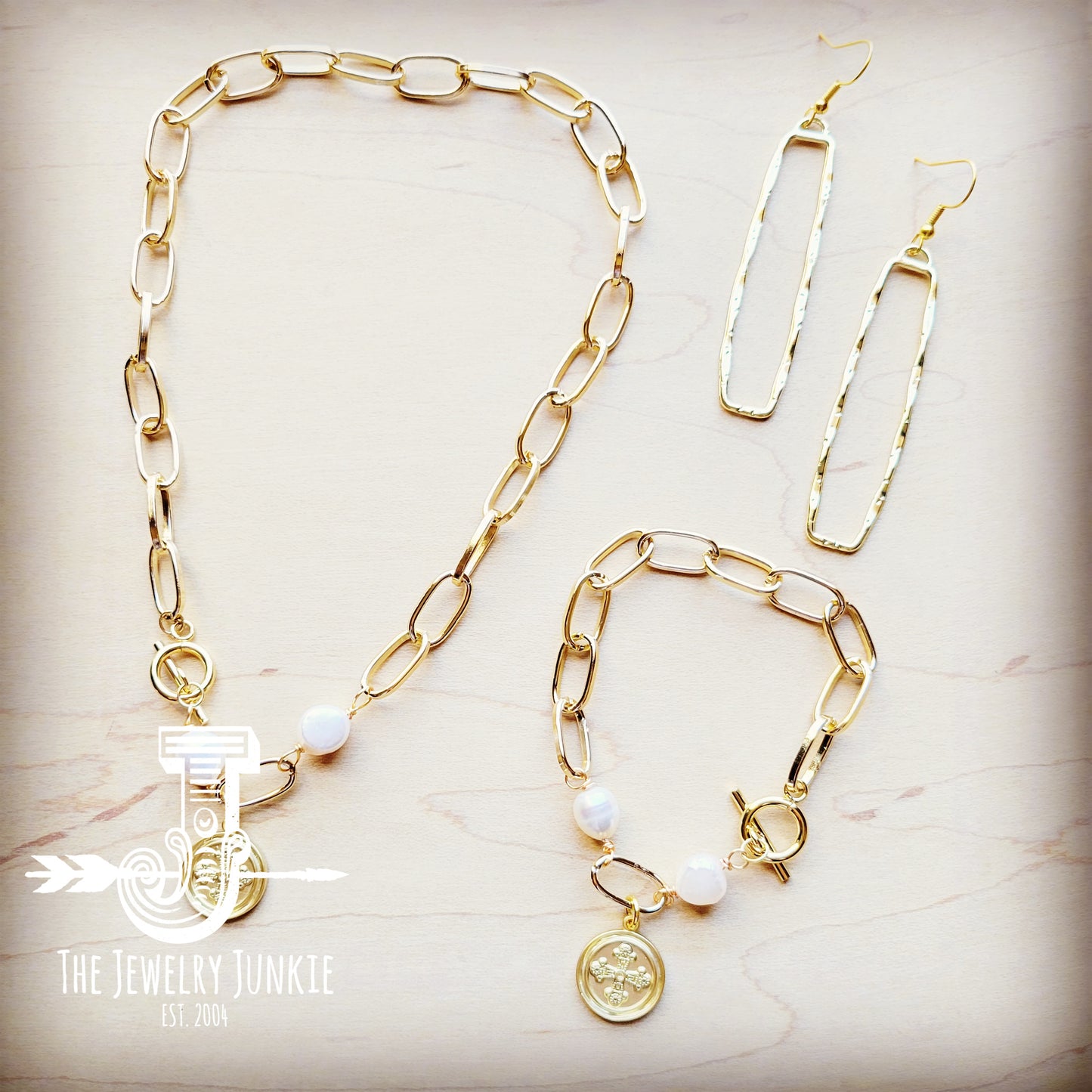*Gold Chain Necklace with Freshwater Pearl Accents and charm 255m