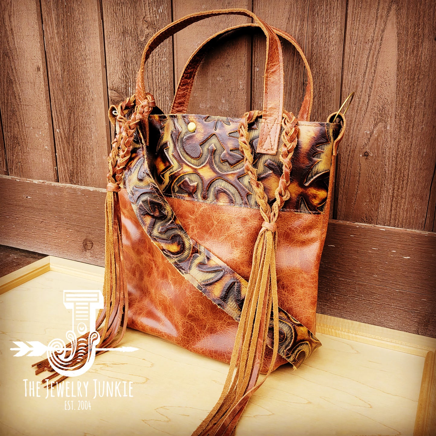 *Tejas Leather Bucket Handbag with Brown Laredo Accent 507y