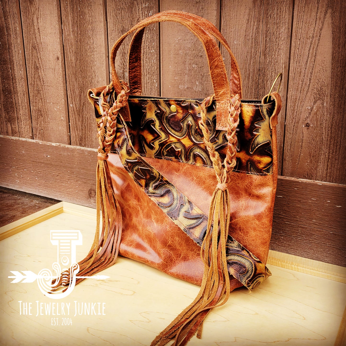 *Tejas Leather Bucket Handbag with Brown Laredo Accent 507y