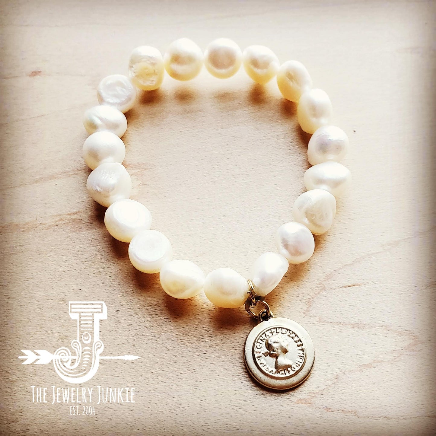 Freshwater Pearl Bracelet with Matte Gold Coin 804m
