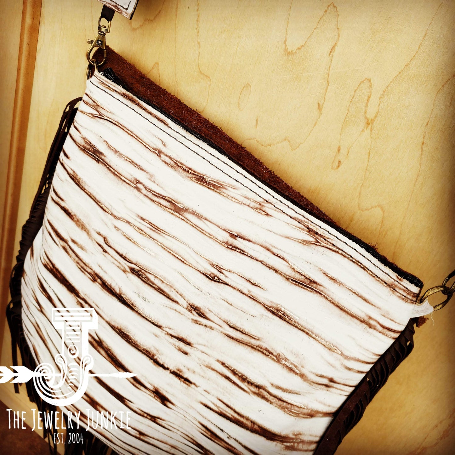 *Leather White Chateau Handbag w/ Flap and Braid Accent 505x